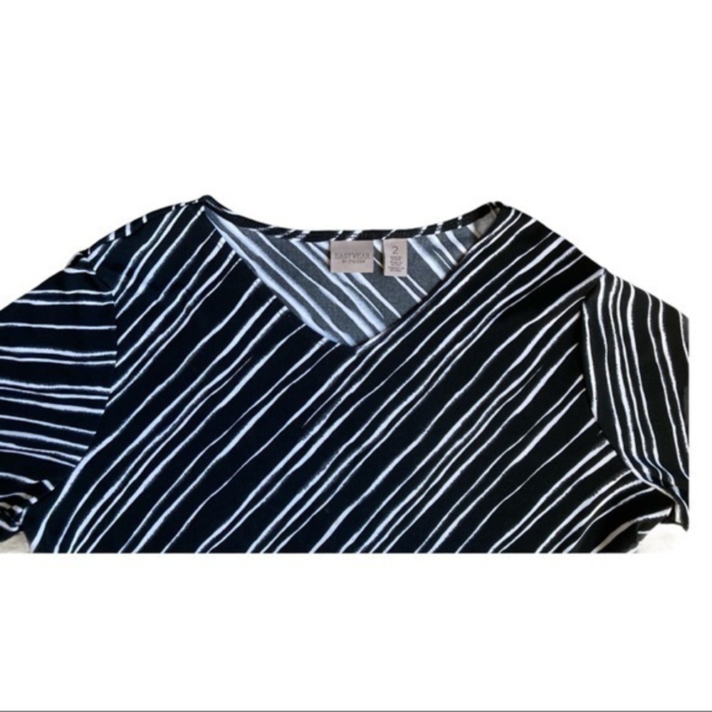Chico’s size 2, asymmetrical black & white V-neck - Picture 4 of 10
